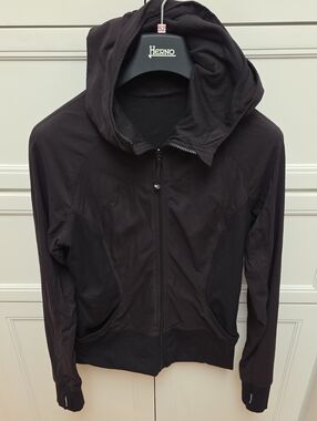 lululemon athletica Women's Black Zip Up Hoodie, Rain Resistant W/ Pockets (L)